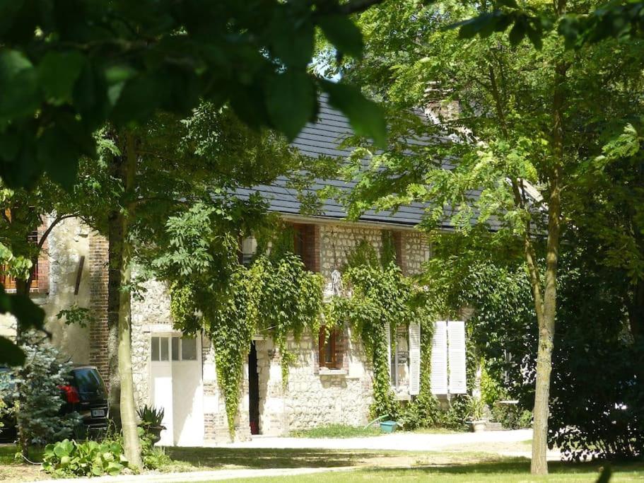 Corps De Ferme Dans Belle Propriete Avec Chiens Et Chevaux Βίλα Venizy Εξωτερικό φωτογραφία