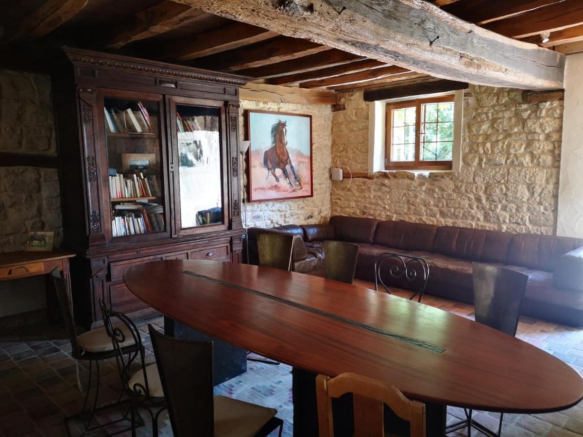 Corps De Ferme Dans Belle Propriete Avec Chiens Et Chevaux Βίλα Venizy Εξωτερικό φωτογραφία